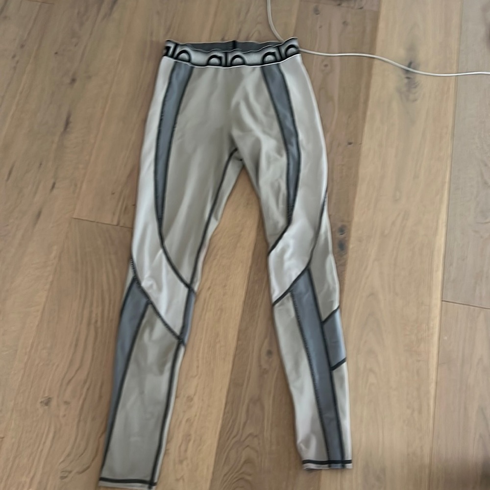 Alo yoga pants